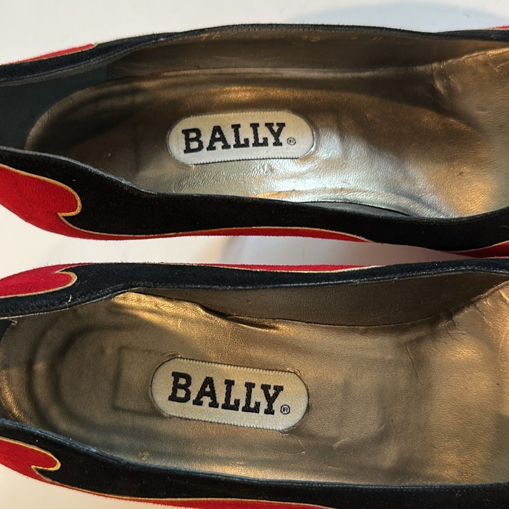 New Bally Vintage 80s Red and Black Suede Heel Pumps Size 39/8.5 - Picture 4 of 10